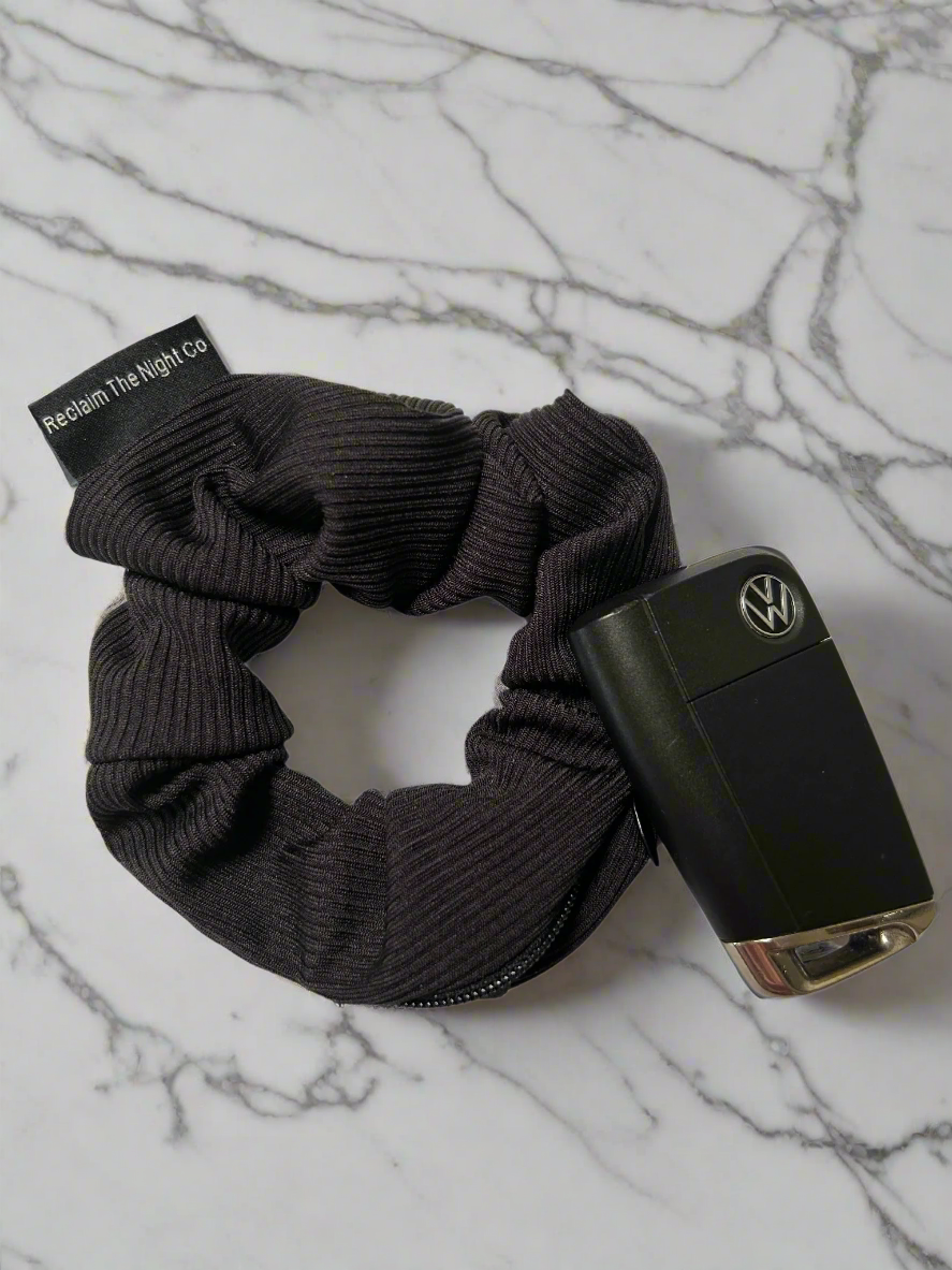 Scrunchie with hidden zipper compartment