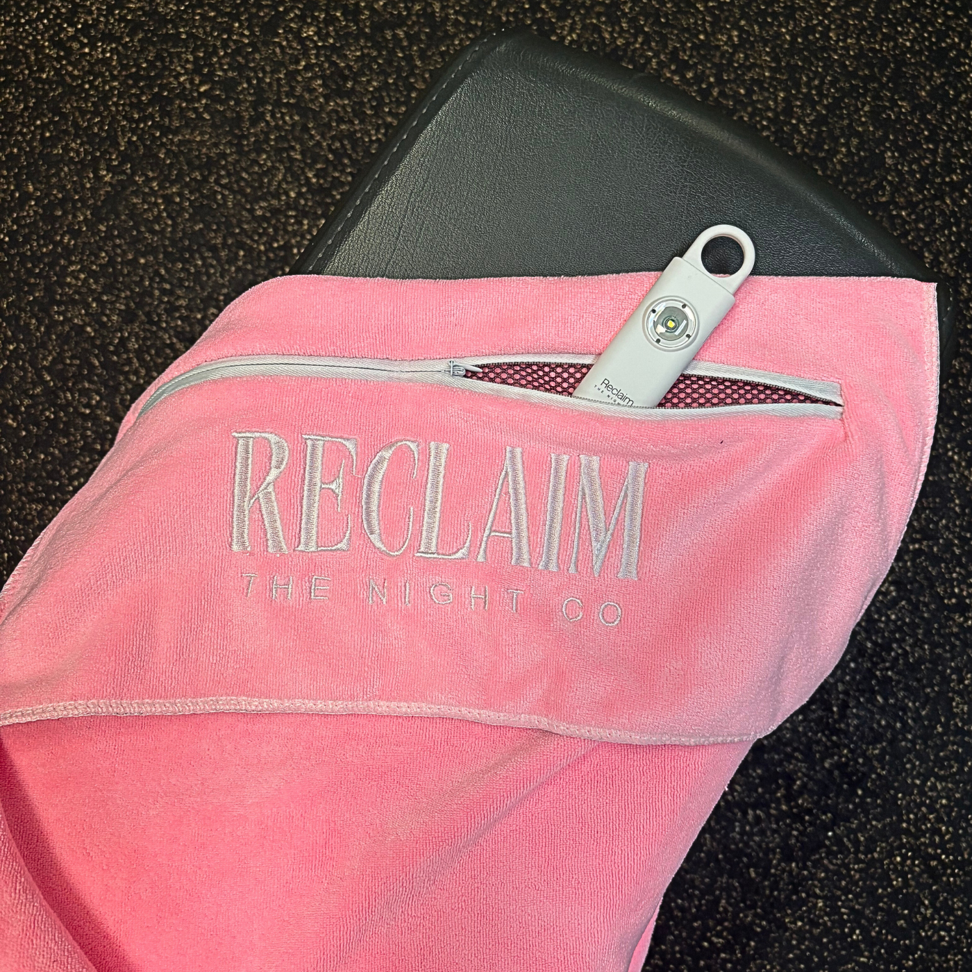 Pink Microfibre Gym Towel – Hooded Fit with Secure Pocket